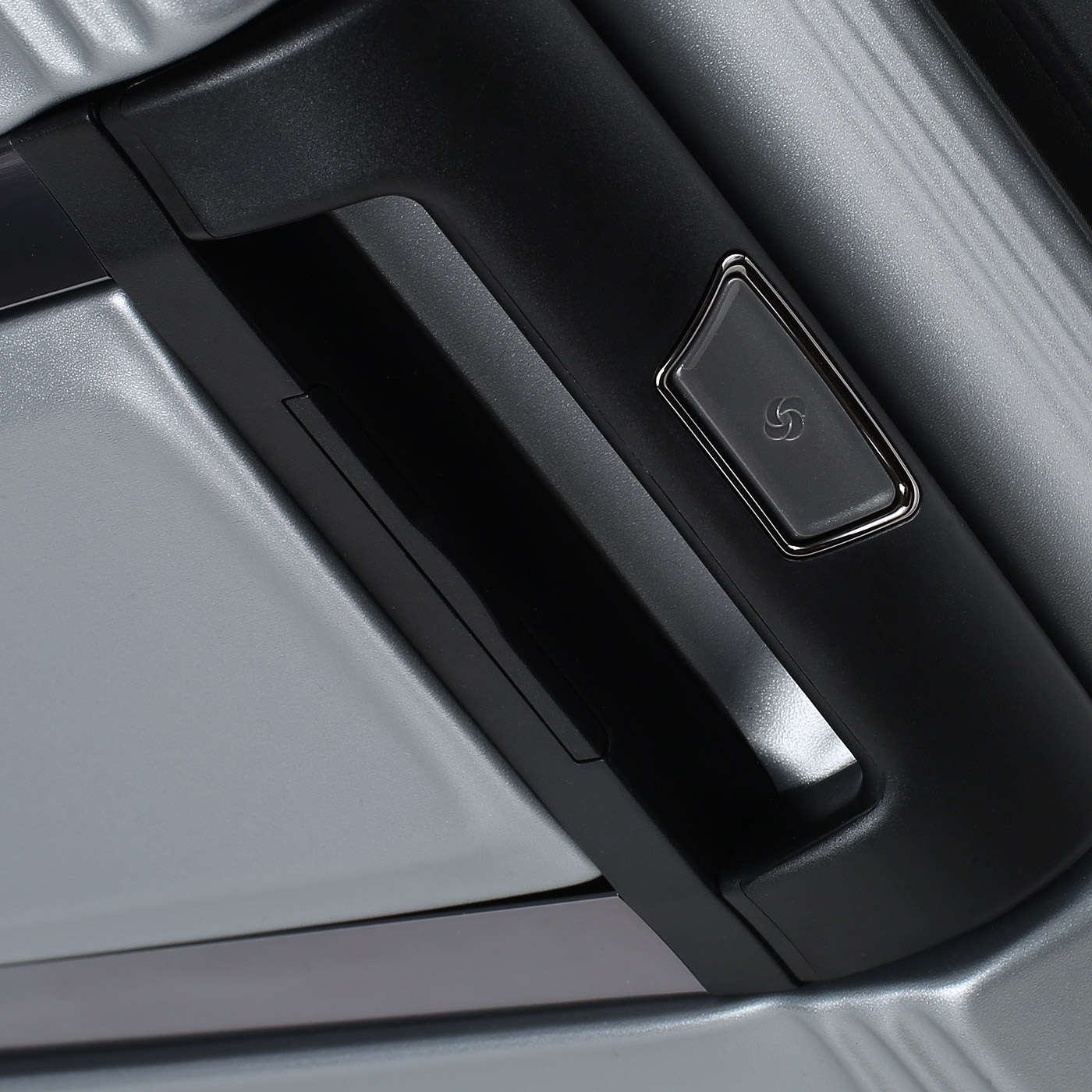 Чемодан большой L из поликарбоната Samsonite Nuon