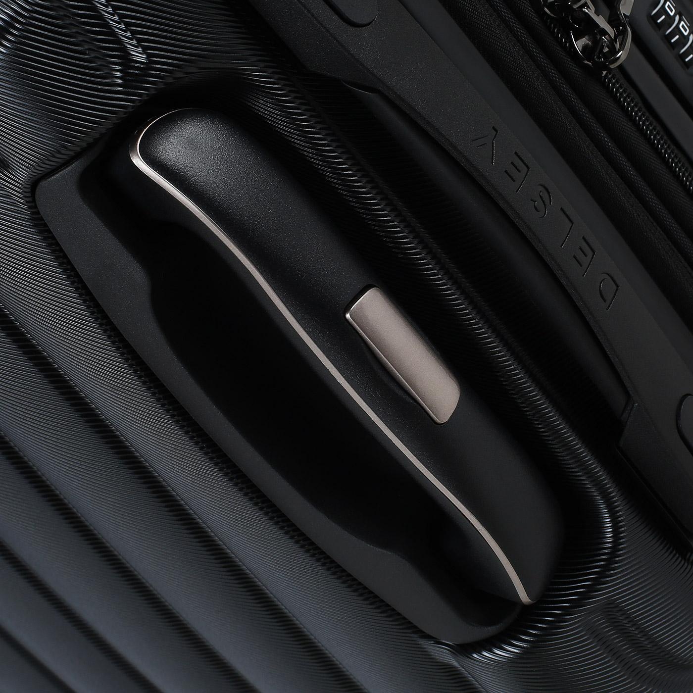 Чемодан маленький S из поликарбоната Delsey Shadow 5.0