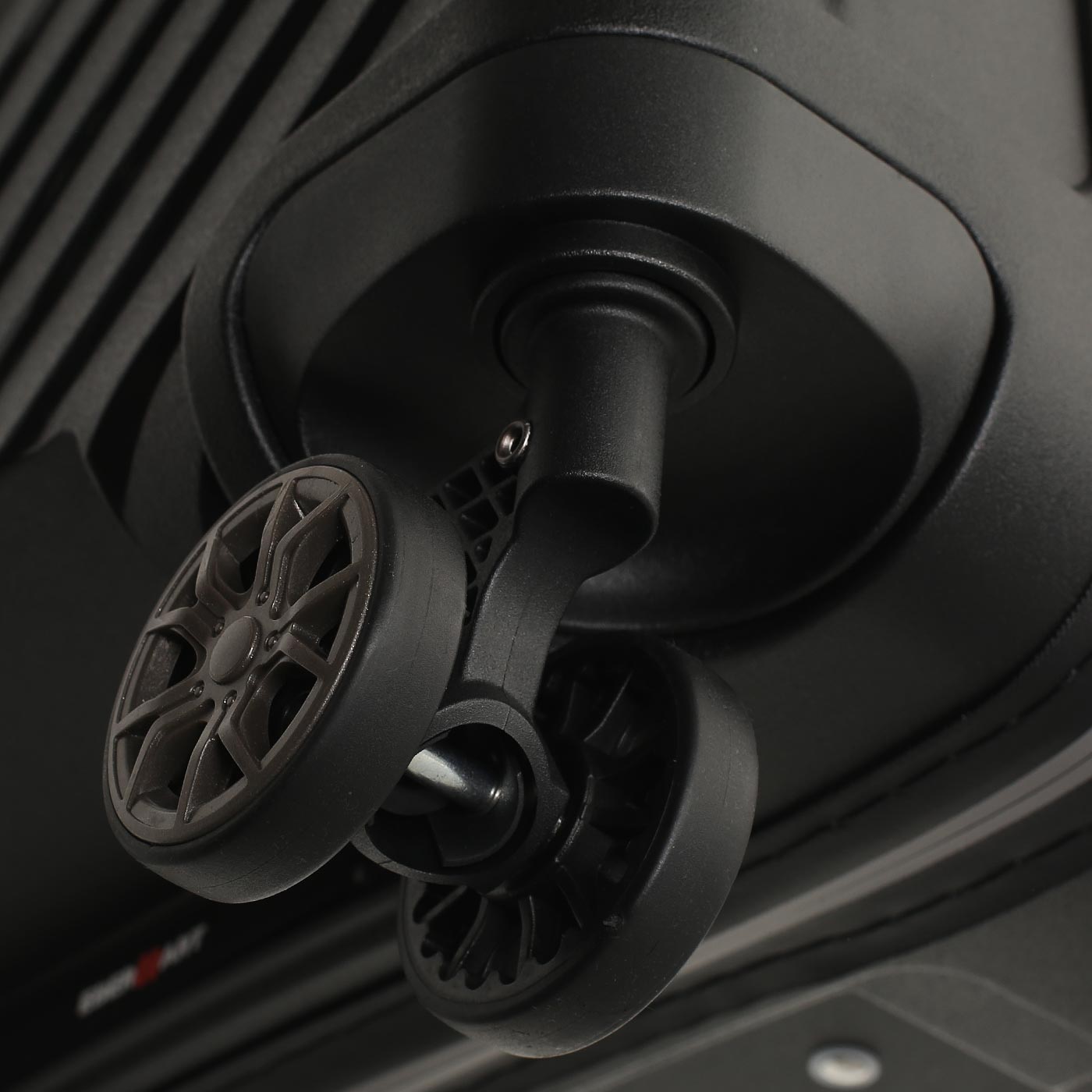 Чемодан Eberhart Majestic 2.0