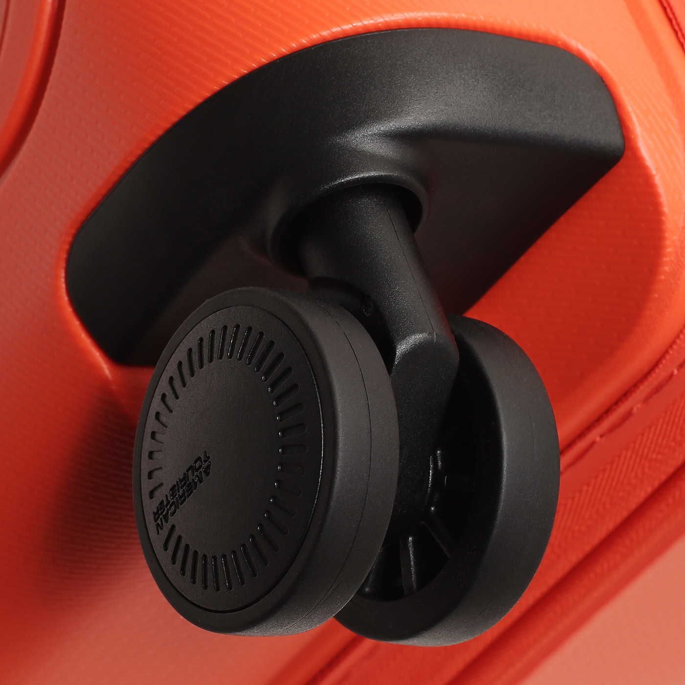 Чемодан на колесах American Tourister Dashpop