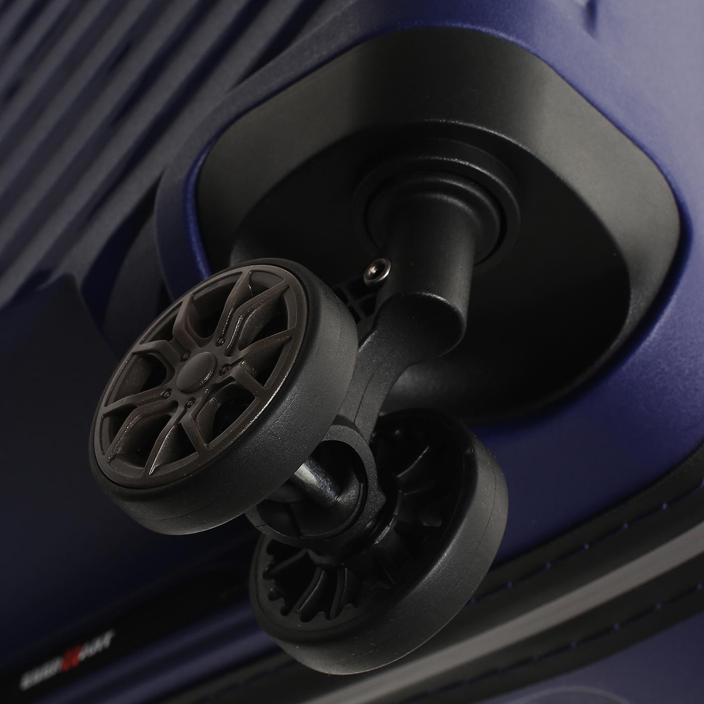 Чемодан Eberhart Majestic 2.0