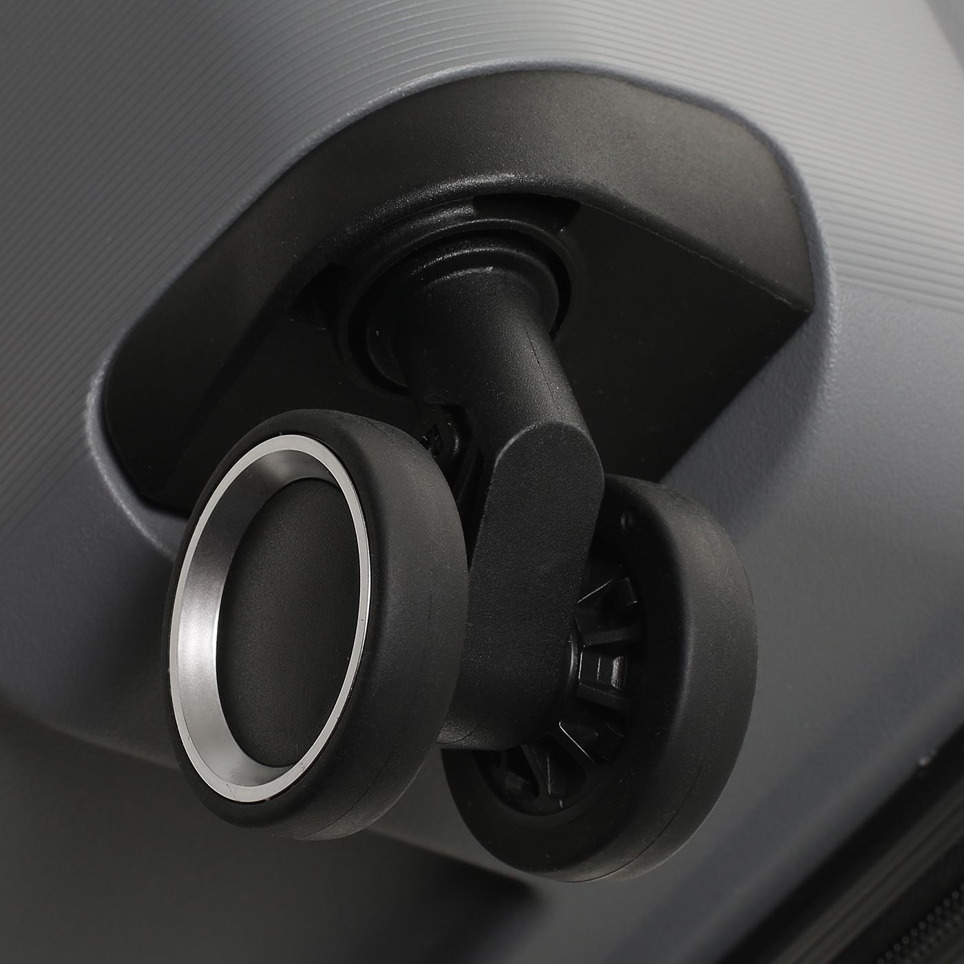 Чемодан большой L из полипропилена Sun Voyage Elite