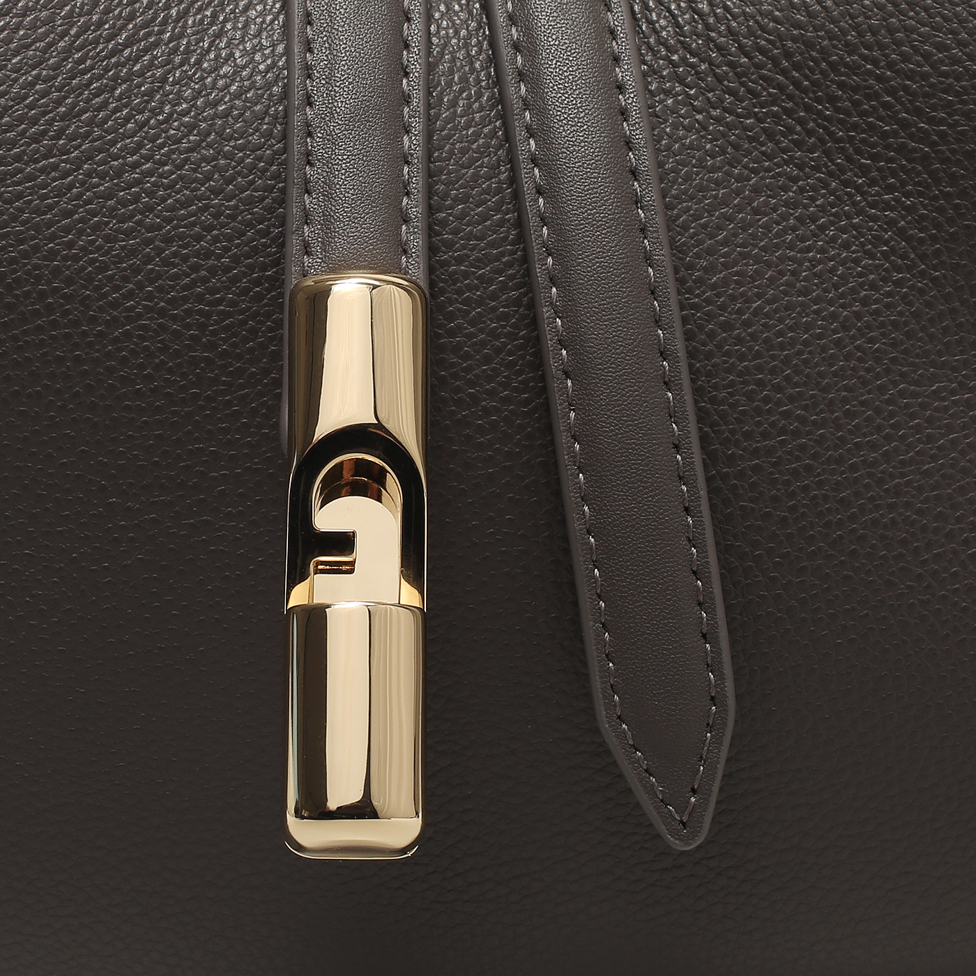 Кожаная сумка Furla Goccia